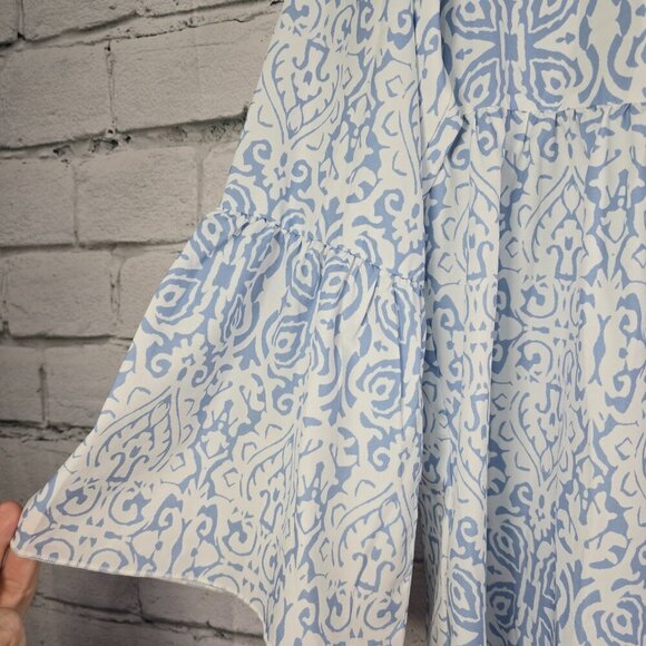 WOMENS BOHO BELL SLEEVE BLUE AND WHITE ALL OVER PRINT  VNECK  DRESS SIZE MED - Picture 4 of 9